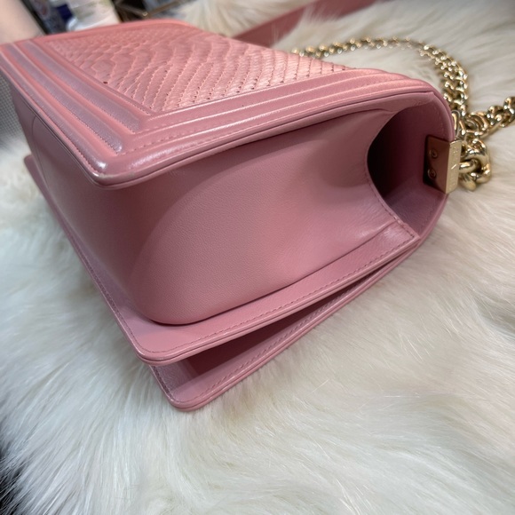 Like new 99% a little gold hardware still on seal - Picture 7 of 11